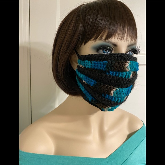 Hand-knitted Face Mask - Picture 2 of 10